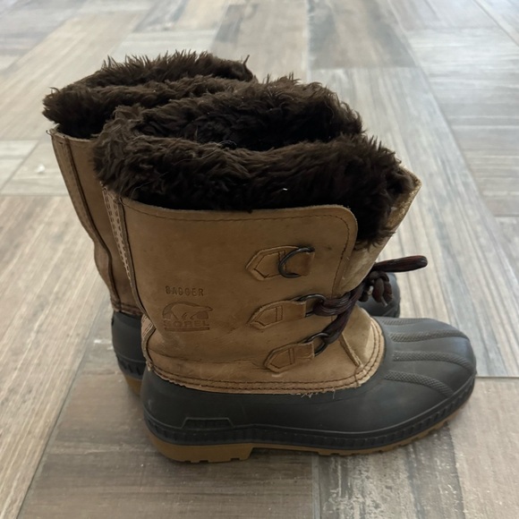 Sorel badger snow boots size 4 - Picture 4 of 10